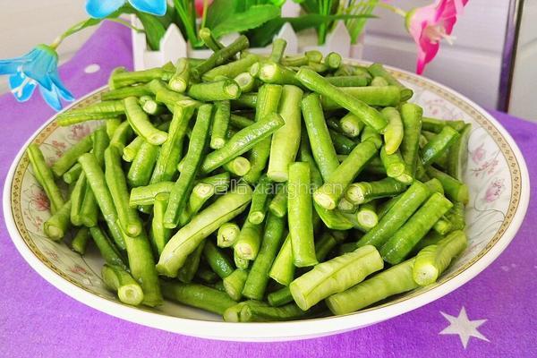 胡萝卜炒豆角的做法图解4