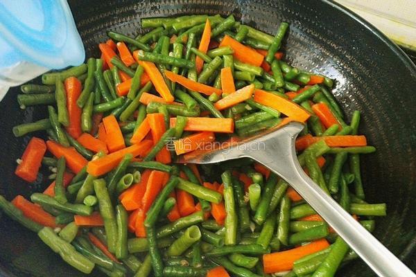 胡萝卜炒豆角的做法图解11