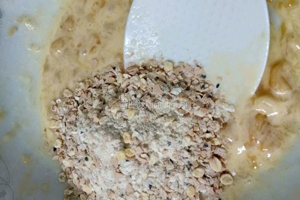 燕麦香蕉松饼的做法图解3