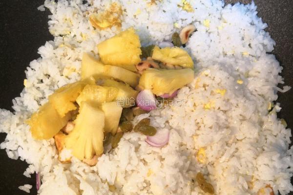 泰国菠萝炒饭的做法图解6