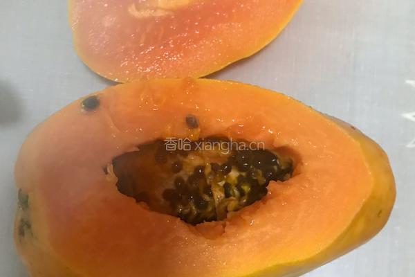 木瓜牛奶炖鸡蛋的做法图解1