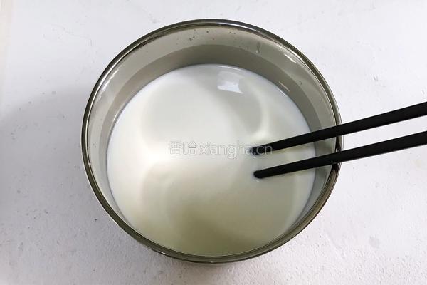 酸奶酒酿水果的做法图解2