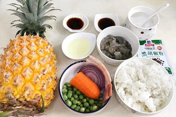 鲜虾菠萝炒饭的做法图解1