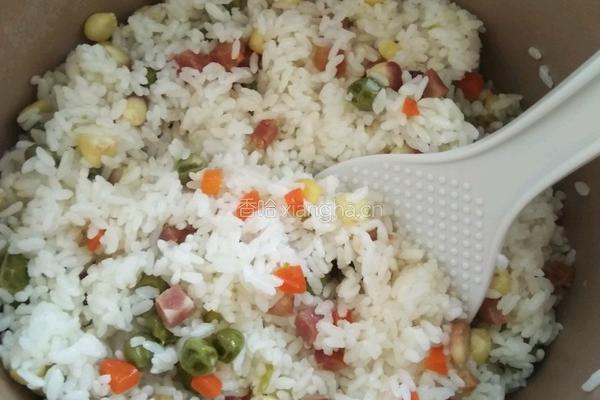 电饭煲腊味什锦饭的做法图解8