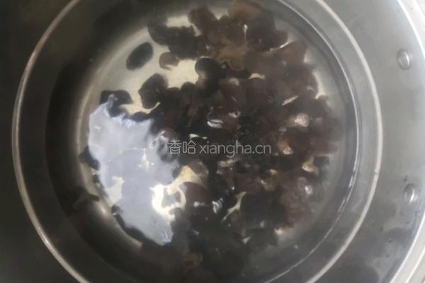 凉拌瓜耳的做法图解2