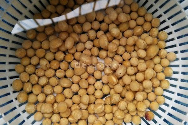 苦瓜黄豆猪骨汤的做法图解1