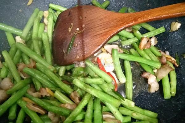 青豆角炒五花肉的做法图解4