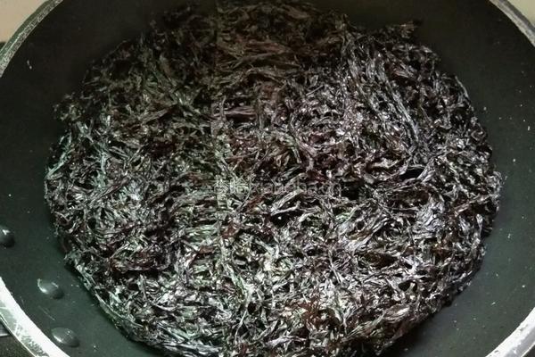 紫菜白肉丸子汤的做法图解2