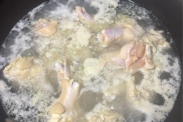 菠萝鸡腿的做法图解1