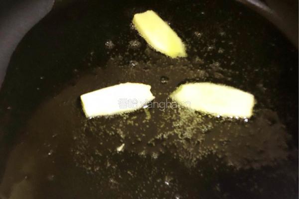 三文鱼骨豆腐汤的做法图解1