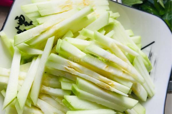 西葫芦炒肉的做法图解1