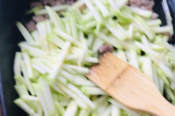 西葫芦炒肉的做法图解6
