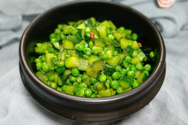 豌豆炒黄瓜的做法图解9