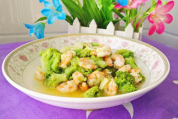 西兰花炒虾仁的做法图解17