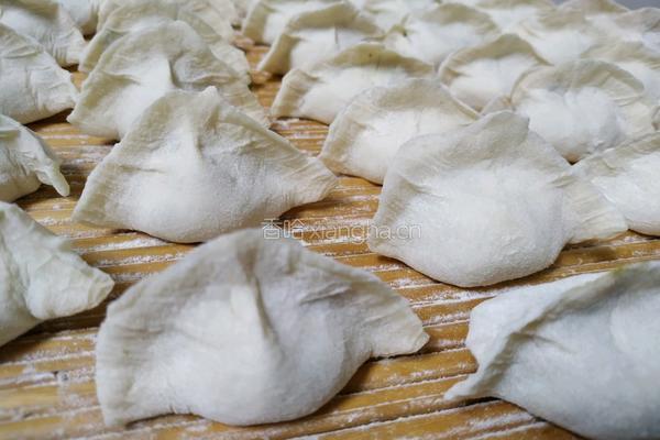 韭菜槐花馅饺子的做法图解3