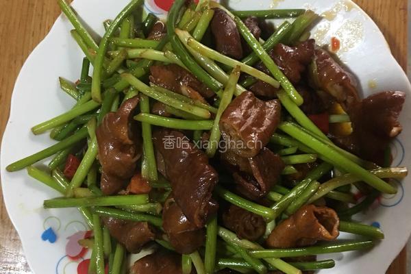 蒜苗大肠的做法图解3