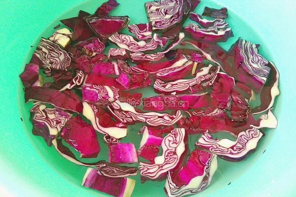 芋头烧紫包菜的做法图解2