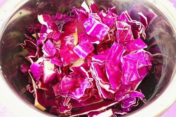 芋头烧紫包菜的做法图解3