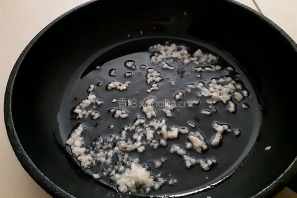 蒜香鱿鱼烧白菜的做法图解5