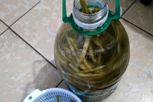 酸豆角炒五花肉的做法图解1