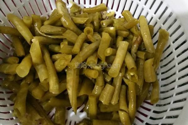 酸豆角炒五花肉的做法图解3