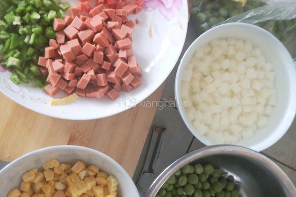 醇香自制菠萝饭的做法图解1