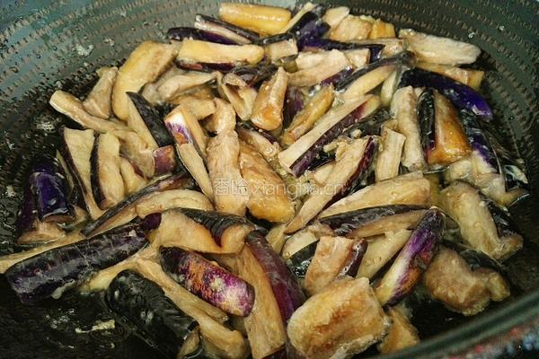 茄子炒豆角的做法图解12