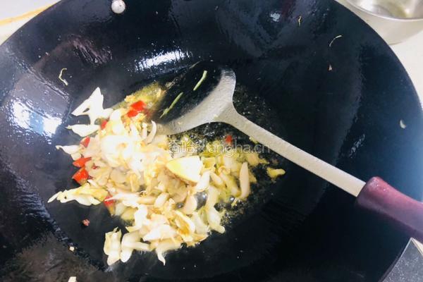 秘制酸辣土豆片的做法图解3