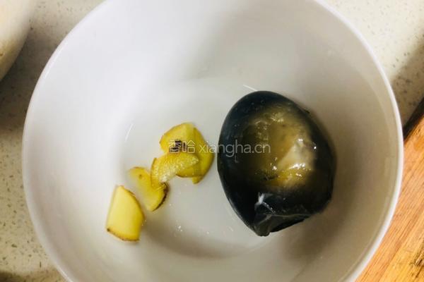 简单易学的黄瓜皮蛋汤的做法图解2