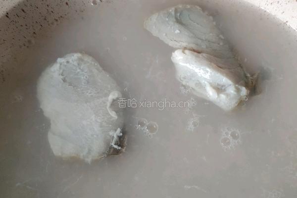 宝宝辅食 金枪鱼西兰花面片的做法图解1