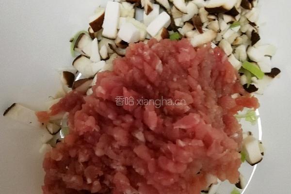蘑菇塞肉的做法图解3