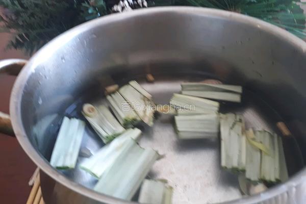 斑斓叶香茅水的做法图解3