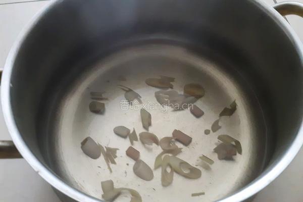 斑斓叶香茅水的做法图解4