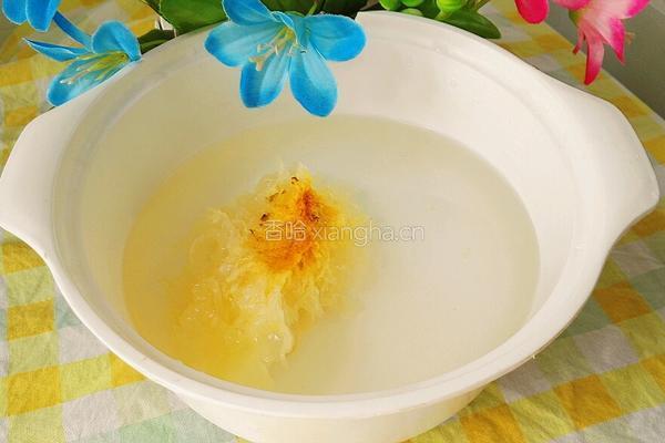 薏米红枣银耳汤的做法图解2