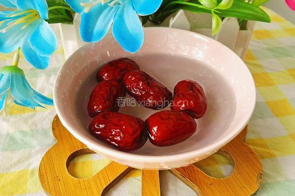 薏米红枣银耳汤的做法图解5