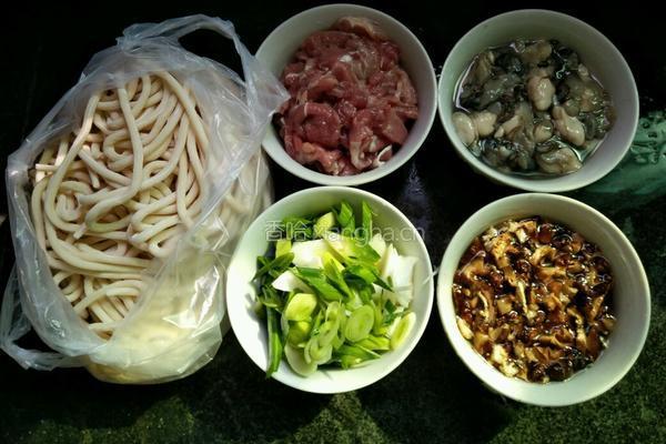 葱香海蛎肉片汤面的做法图解2