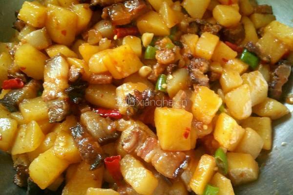 土豆烧腊肉的做法图解5