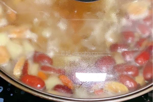 银耳莲子雪梨粥的做法图解7