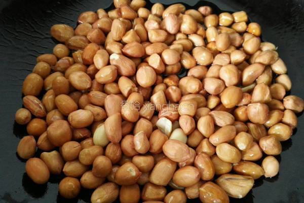 菠菜拌花生米的做法图解1