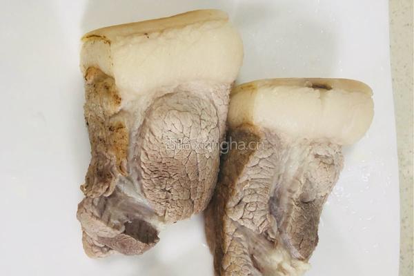 下饭的蒜泥白肉的做法图解2