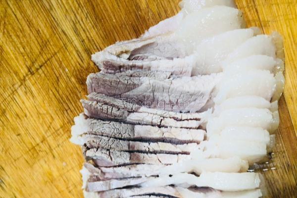 下饭的蒜泥白肉的做法图解3