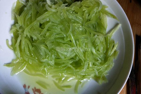 凉拌莴笋的做法图解3