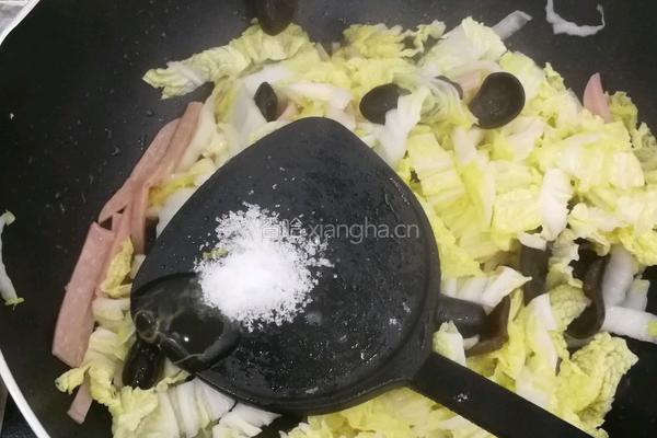 白菜炒木耳的做法图解4