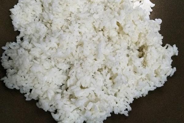 海鸭蛋蔬菜炒饭的做法图解3