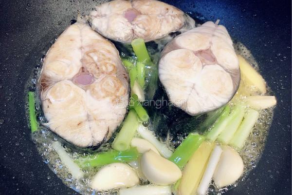 蒜台炖鲅鱼的做法图解8