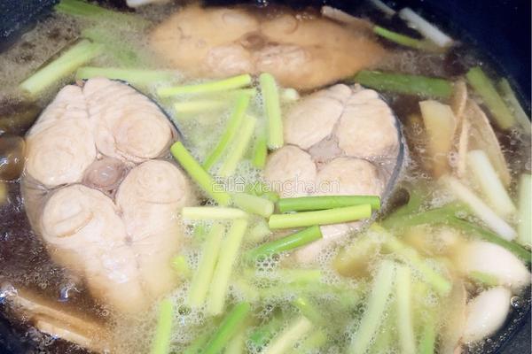 蒜台炖鲅鱼的做法图解11