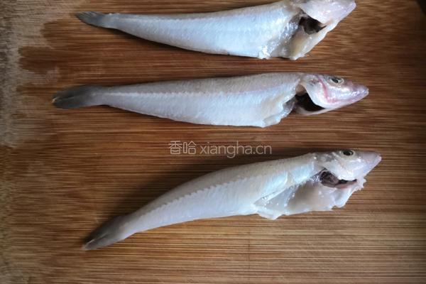 杂鱼煲的做法图解3