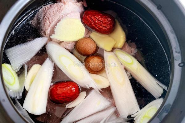 茯苓猪骨祛湿汤的做法图解6