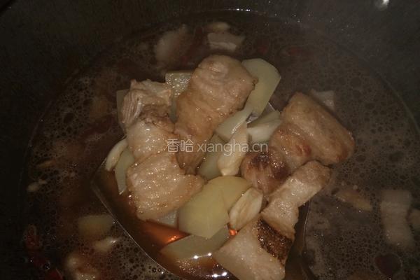 红烧肉炖土豆的做法图解7