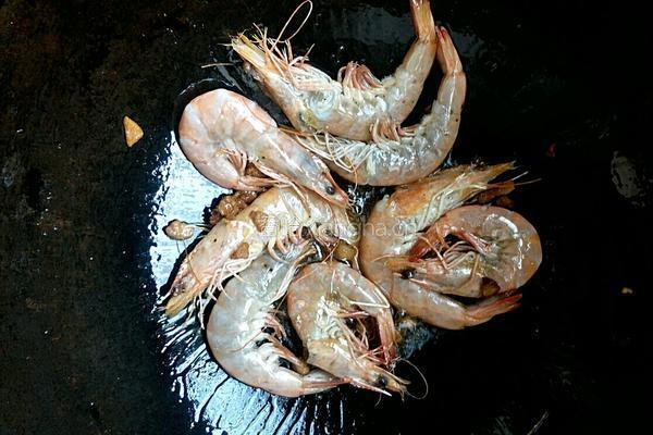 立夏海虾彩色炒的做法图解4